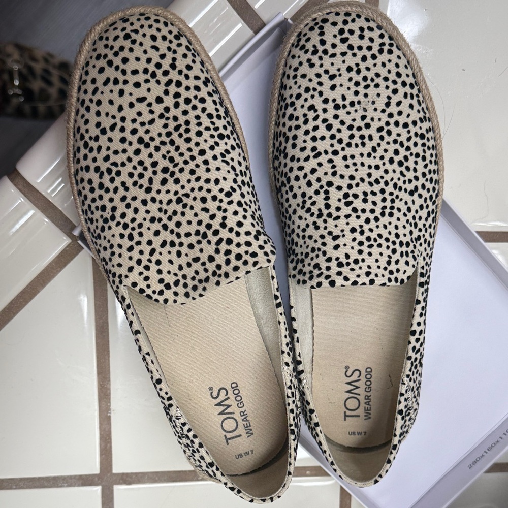 TOMS Women's Black and Cream Polka Dot Loafers
